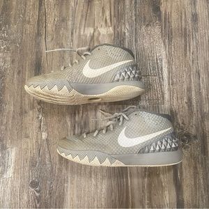 4.5Y / 6W Nike Kyrie 1 "Wolf Grey" Basketball shoes